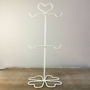 Vintage White Heart Retro Feminine Coquette Dainty Metal Jewelry Stand Holder